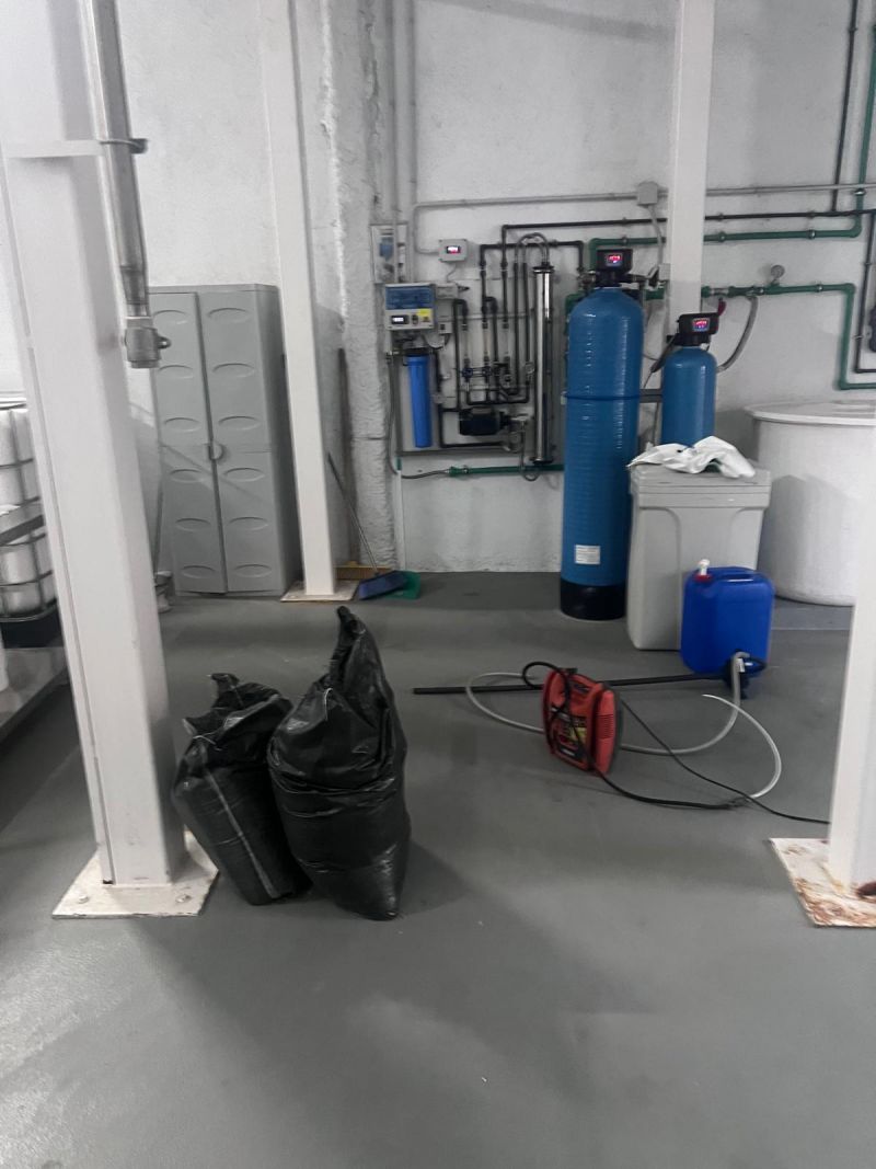 Mantenimiento y sustitución de carbón activo en sistema de ósmosis inversa de 16.000 L/día